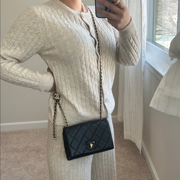 Chanel 2024 mini flap bag. - Picture 4 of 17